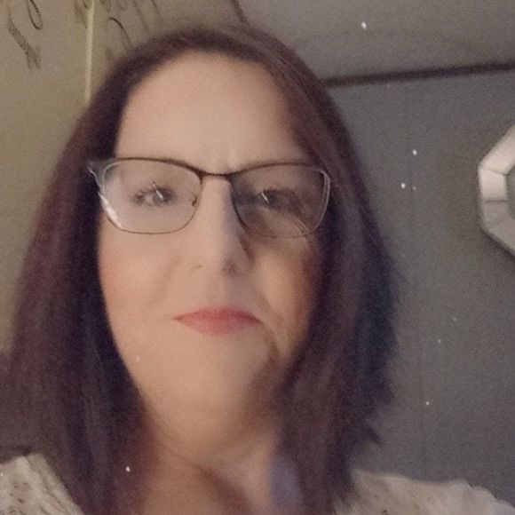 Meet your Posher, Laura - Picture 1 of 1